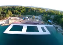 FLOATING DOCK